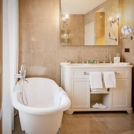 Abbaye De Villeneuve מלון Les Sorinières