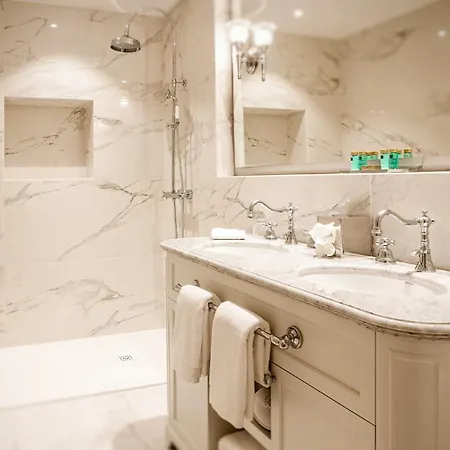 Abbaye De Villeneuve Szálloda