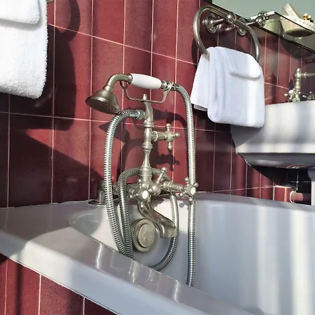 מלון Abbaye De Villeneuve 4*