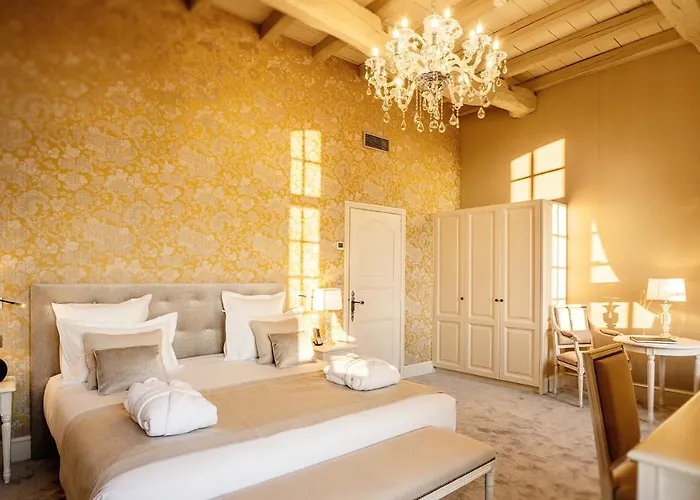 Abbaye De Villeneuve Hotel 4*