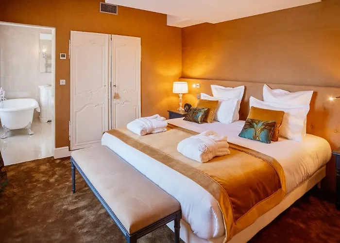 Abbaye De Villeneuve 4*