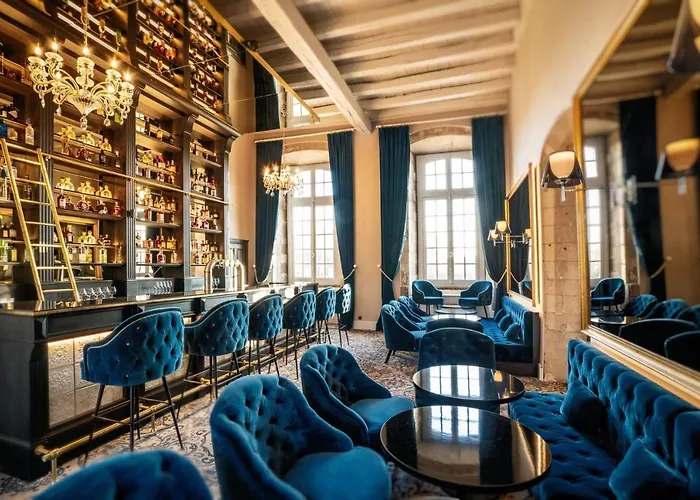 Abbaye De Villeneuve 4*