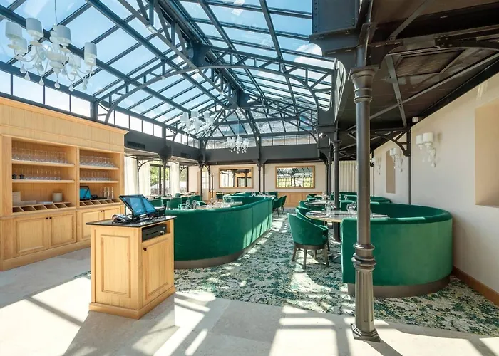 Abbaye De Villeneuve Hotel 4*