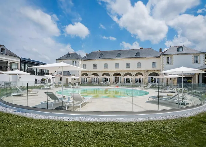 Hotel Abbaye De Villeneuve 4*