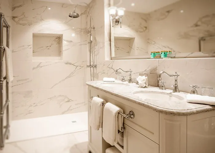 Abbaye De Villeneuve Hotel