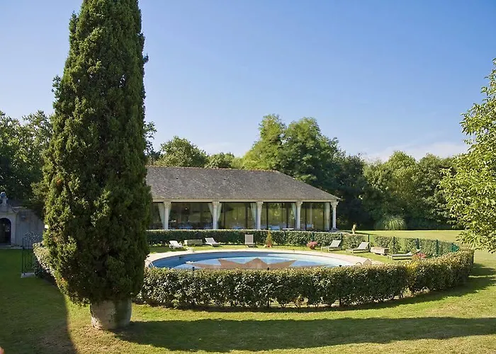 Hotel Abbaye De Villeneuve 4*